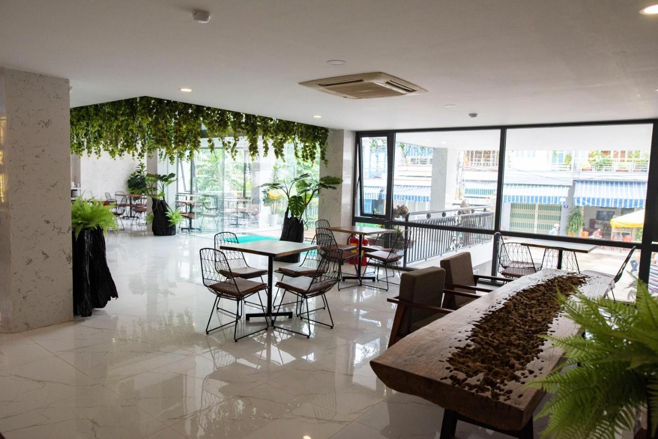 Lava Hotel На Транг Екстериор снимка