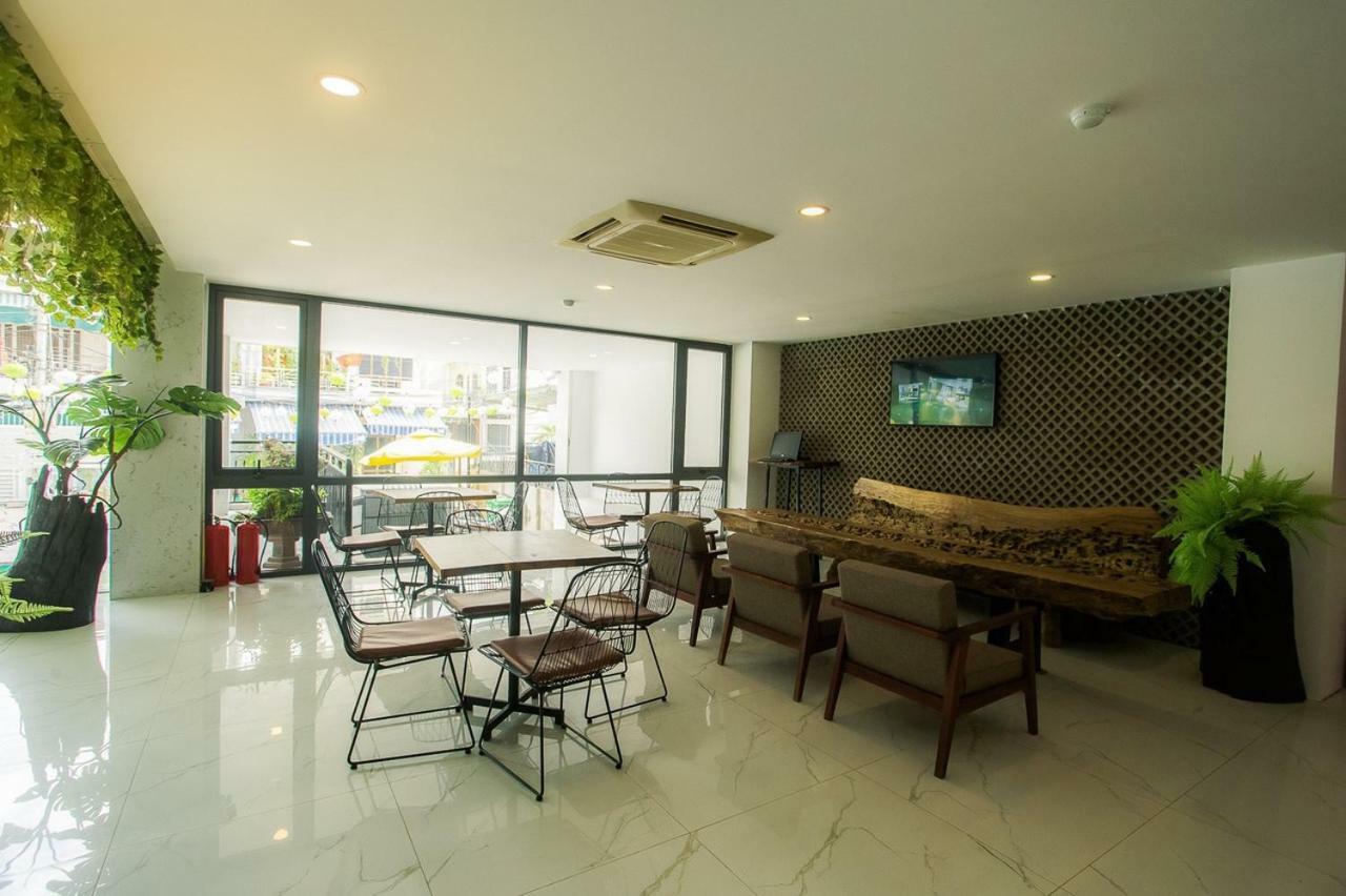 Lava Hotel На Транг Екстериор снимка