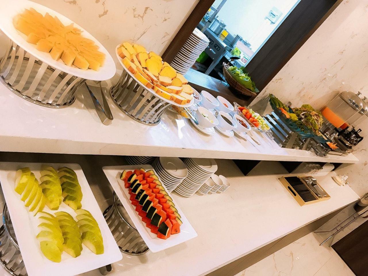 Lava Hotel На Транг Екстериор снимка