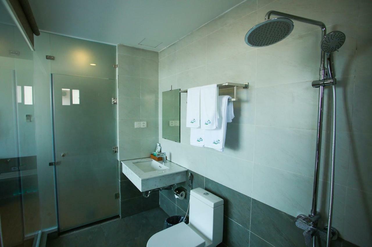 Lava Hotel На Транг Екстериор снимка