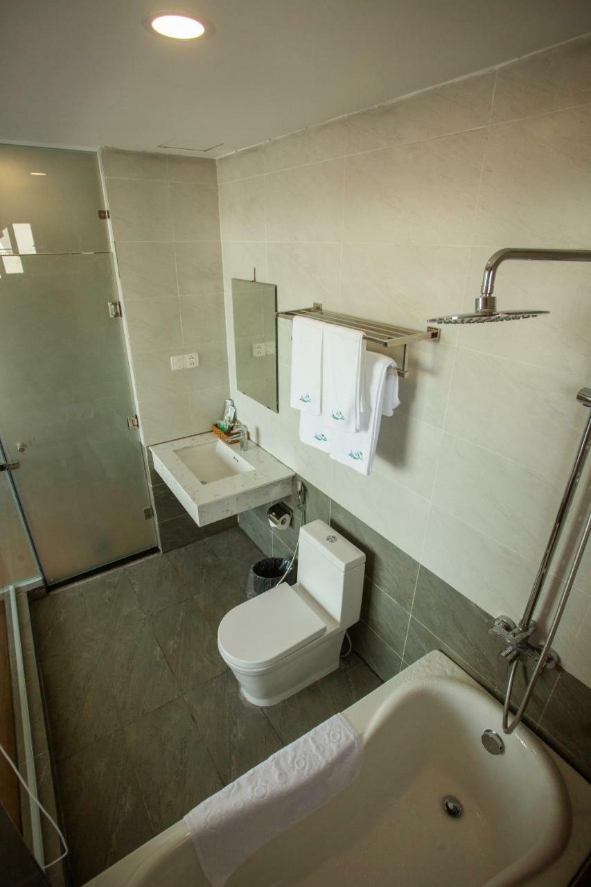 Lava Hotel На Транг Екстериор снимка